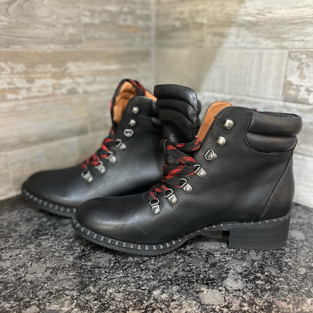 Kenneth Cole gentle soul black laced Brooklyn combat boots. New size 11